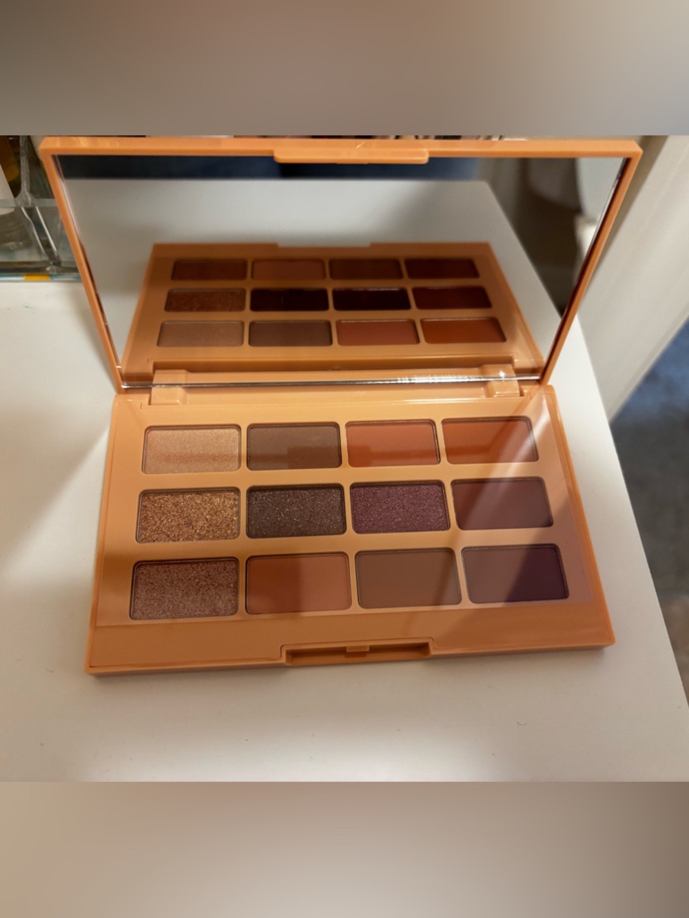 NWOT GLOGIRL 'Love Bomb'  Eyeshadow Palette